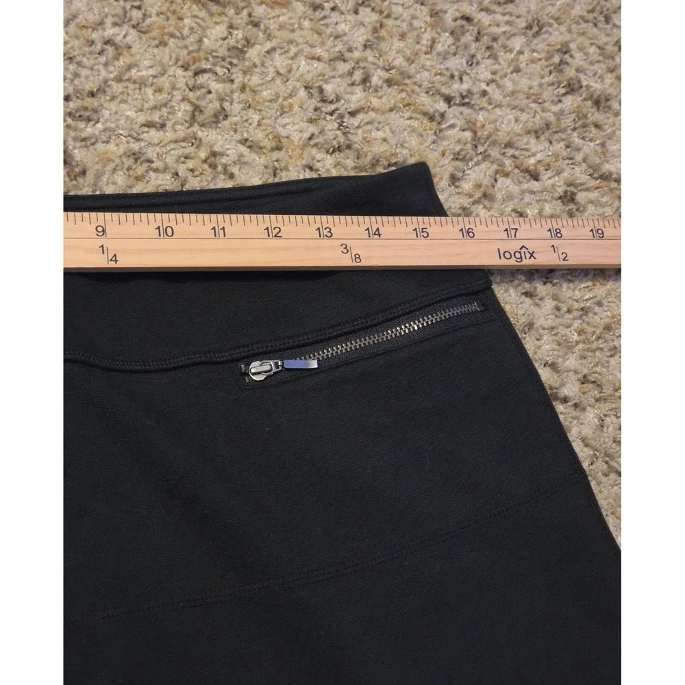 Athleta Strata A-Line Skirt Women's Size Medium Black Front Zip Pockets Black